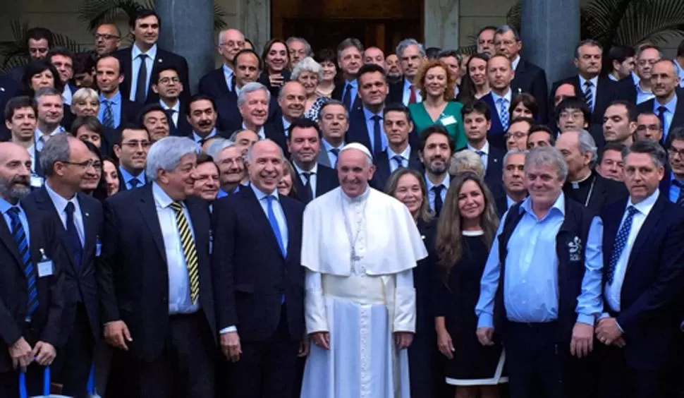 Papa Francisco con jueces y referentes de la lucha contra el crimen organizado en Roma. (. FOTO TOMADA DE INFOABE.COM