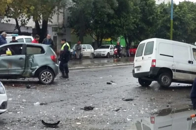 Drogó a un joven, le robó su auto y en la huída protagonizó un espectacular choque