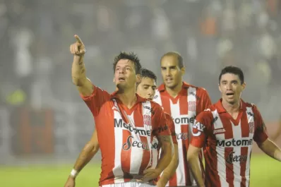 El historial favorece al Santo en los cruces contra Libertad