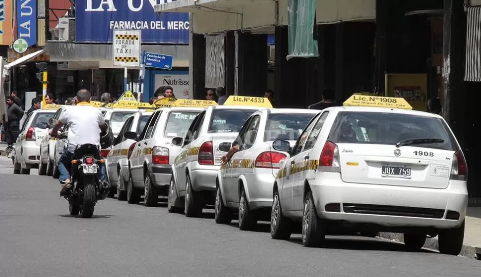 CONTROL. Los taxistas deberán pasar por el Palacio de los Deportes y contar con la documentación requerida. ARCHIVO LA GACETA / FOTO DE JOSÉ NUNO