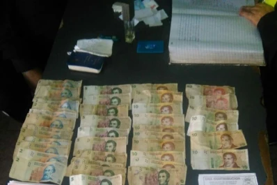 Detuvieron a bomberos truchos que vendían bonos falsos
