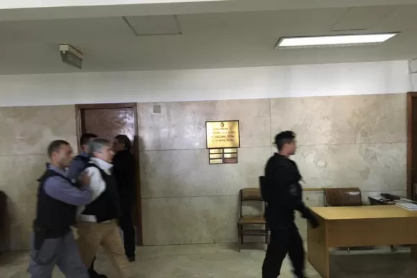 Báez advierte que hubo otras empresas beneficiadas con el reparto de obras