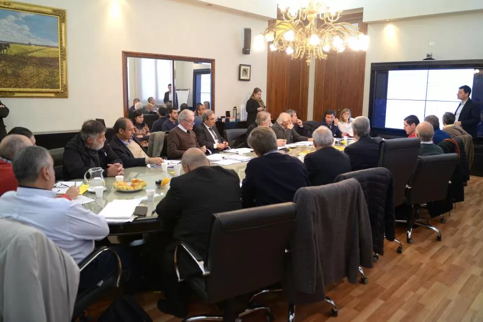 MESA SUCROALCOHOLERA. Se reunieron ayer industriales, cañeros y funcionarios nacionales y provinciales. Prensa y Comunicación Ministerio de Agroindustria