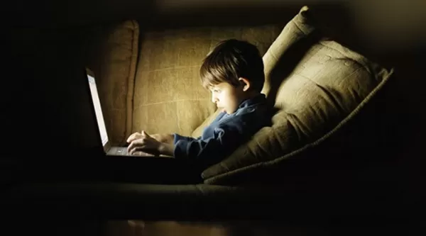 Redes sociales: abren su primer perfil a los años y se arriesgan