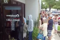 Colas para donar sangre en Orlando