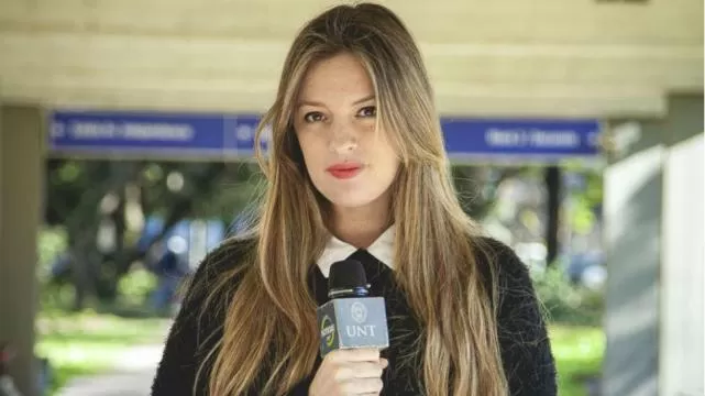 EN LA UNT. Carolina Servetto trabaja en el área de comunicación universitaria. Foto de noticiasunt.com.ar