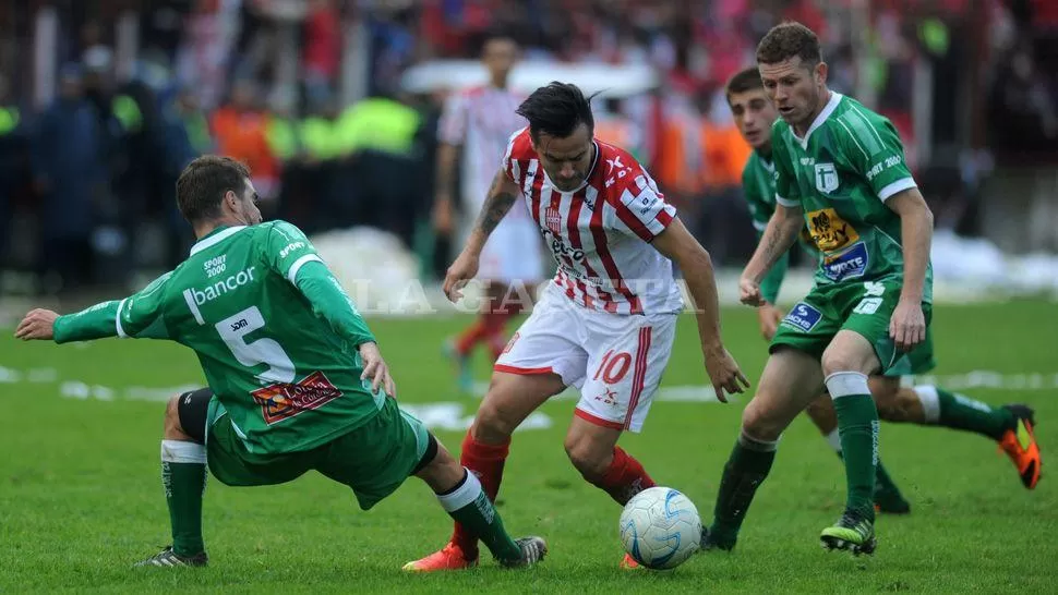 SU APORTE. Sergio Viturro convirtió sus tres goles en La Ciudadela. ARCHIVO LA GACETA / FOTO DE DIEGO ARAOZ