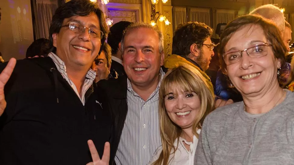 OTROS TIEMPOS. José López, junto a los diputados tucumanos Marcelo Santillán y Alicia Soraire, y a la senadora Beatriz Mirkin. ARCHIVO
