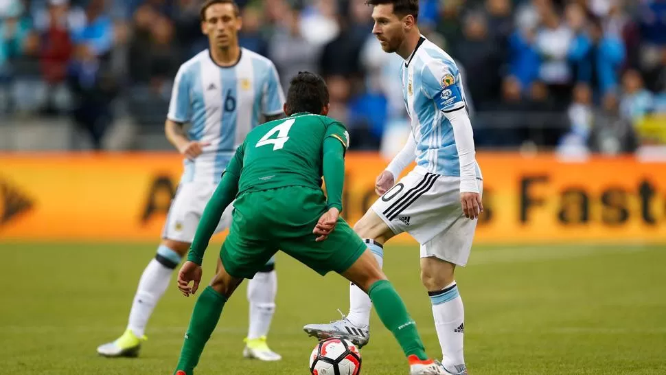 BRILLO. A Messi le bastaron unos minutos para desparramar magia en la cancha. REUTERS