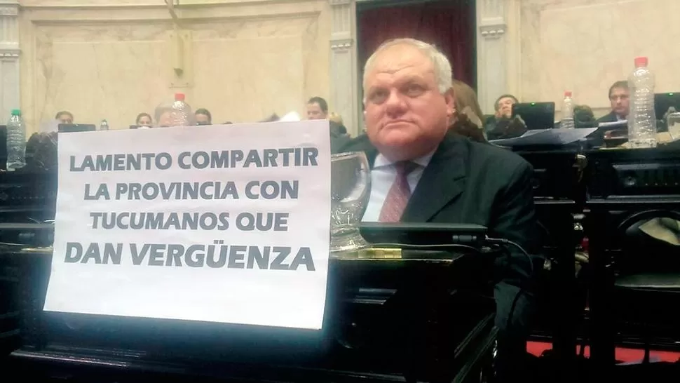 REPUDIO. Masso apuntó contra López sin mencionarlo en el cartel. 