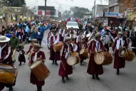 El fervor se multiplica al paso de las imágenes