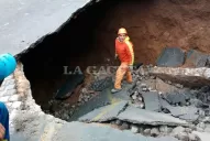 Las fotos más impactantes del cráter que se formó en calle Córdoba