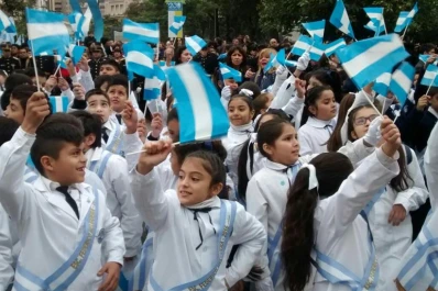 Alumnos primarios prometieron lealtad a la Bandera
