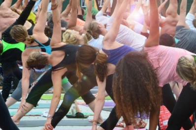 Yoga para todos: habrá un encuentro abierto y gratuito en la puerta de la Casa Histórica