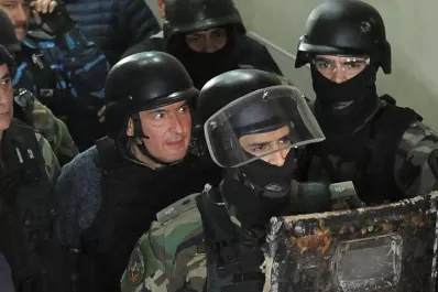 El juez Rafecas ordenó analizar las llamadas y los fajos de billetes de José López