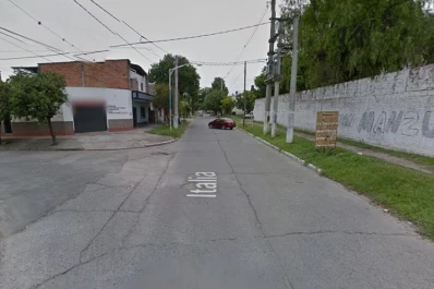 Se incendió una casa deshabitada; vecinos y policías lograron apagar el fuego