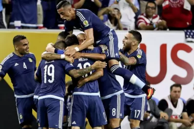 Argentina se metió en la final con un festival de fútbol y goles
