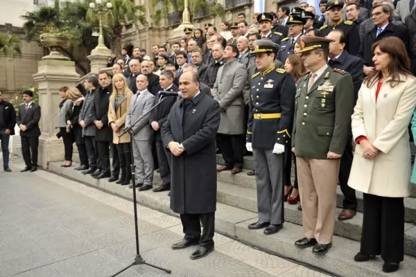 Manzur pide por una propuesta “superadora” al kirchnerismo