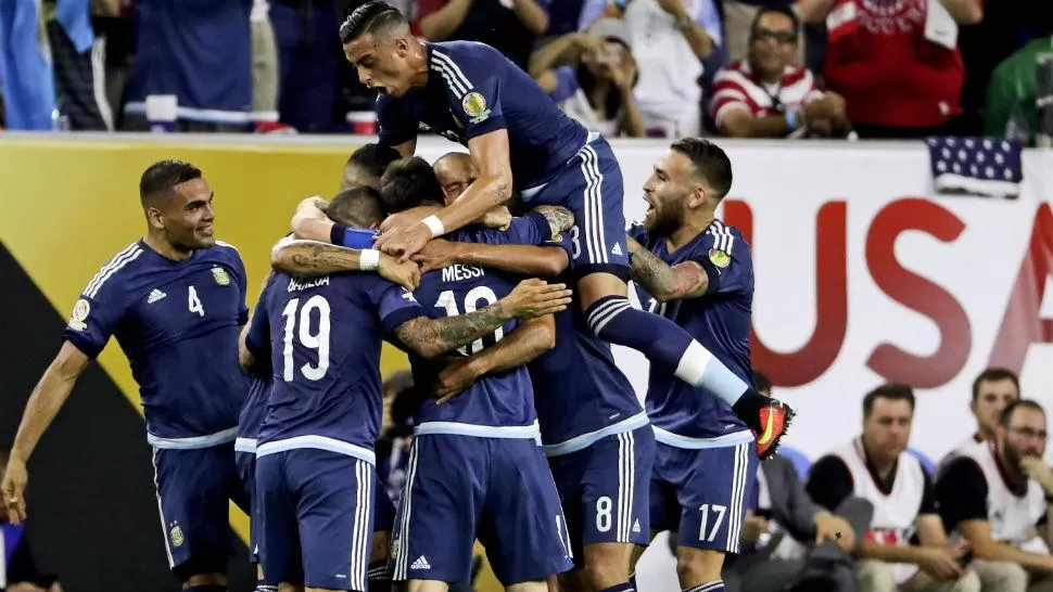Argentina se metió en la final con un festival de fútbol y goles