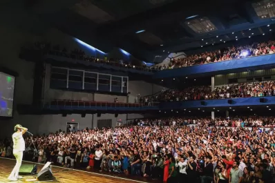 Fito emocionó al país que le salvó la vida