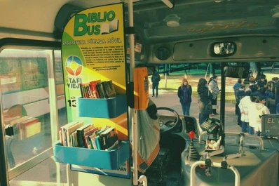 Seis bibliotecas públicas viajan en la línea 130, entre Tafí Viejo y la capital