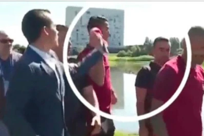 Mala onda: Cristiano Ronaldo arrojó a un lago el micrófono de un periodista