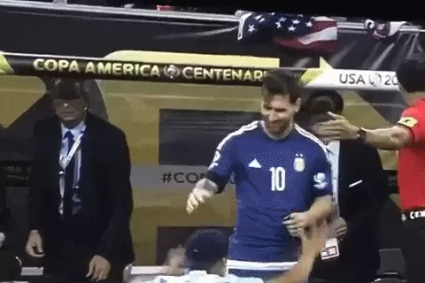 Un hincha le hizo reverencia a Messi