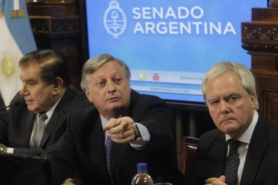 Aranguren justificó las idas y vueltas por los tarifazos