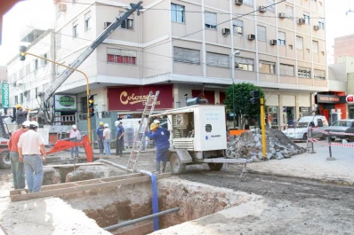 Desde 2003, la calle Córdoba sufre heridas internas