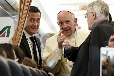 El Papa Francisco llegó a Armenia para pedir por la paz en la región