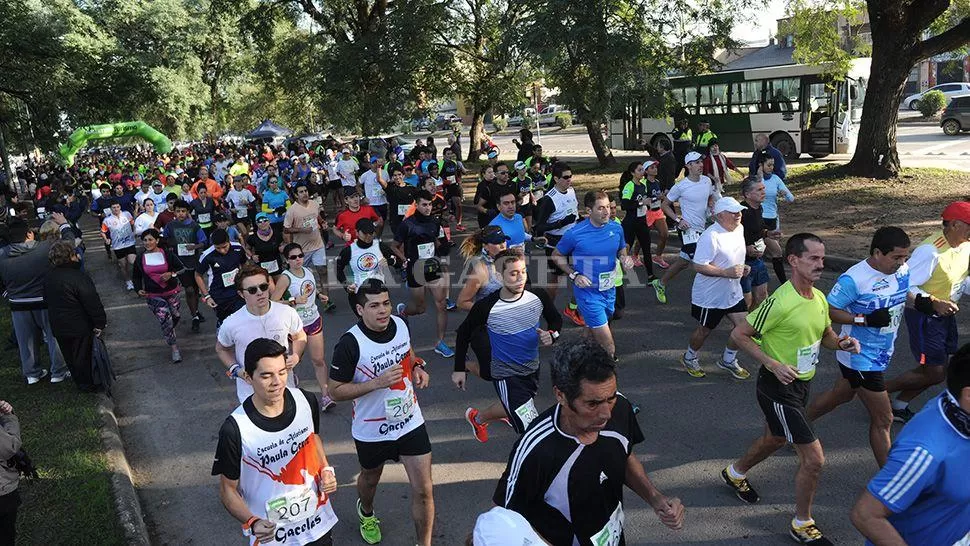 A CORRER. Se espera que una multitud participte de la Maratón del Bicentenario, que es de incripción gratuita. ARCHIVO LA GACETA / FOTO DE FRANCO VERA
