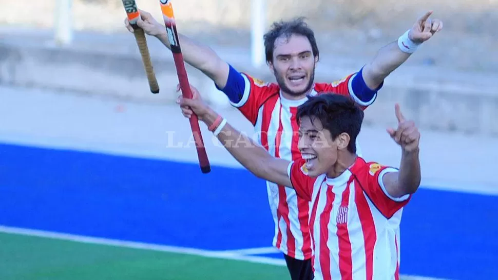 A UN PASO DE LA FINAL. Leandro Cárdenas (adelante) puso su cuota de gol. LA GACETA/FOTO DE DIEGO ARÁOZ