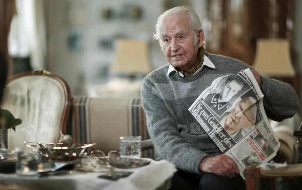 CARA A CARA. León Schwarzbaum, de 94 años, sobrevivió al Holocausto y pudo ver el juicio contra Reinhold Hanning, también de 94, ex guardia de las SS. REUTERS.