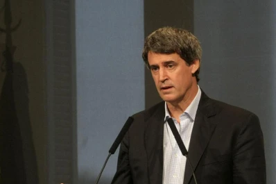 La inflación se aceleró debido al alza de tarifas, dijo Prat-Gay