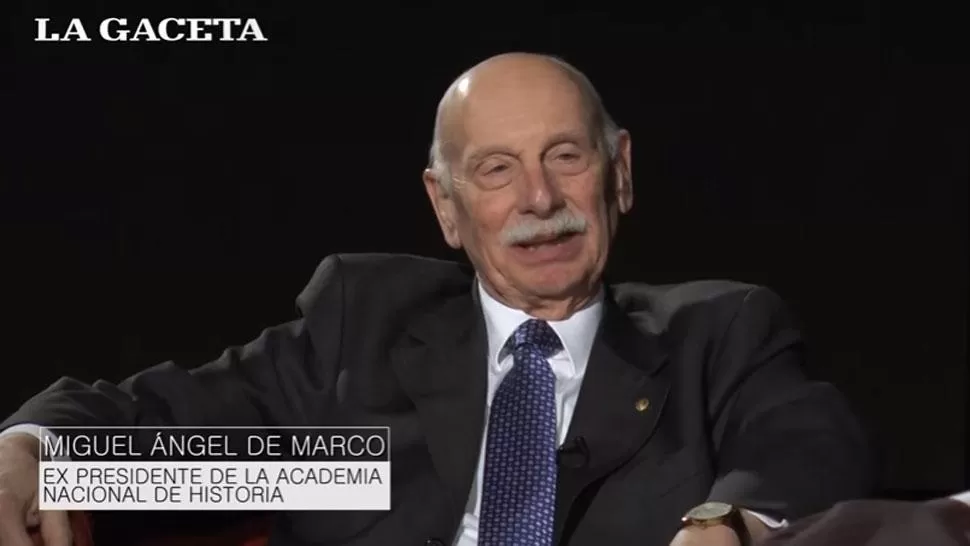 MIGUEL ÁNGEL DE MARCO. El historiador, durante la entrevista. CAPTURA DE VIDEO