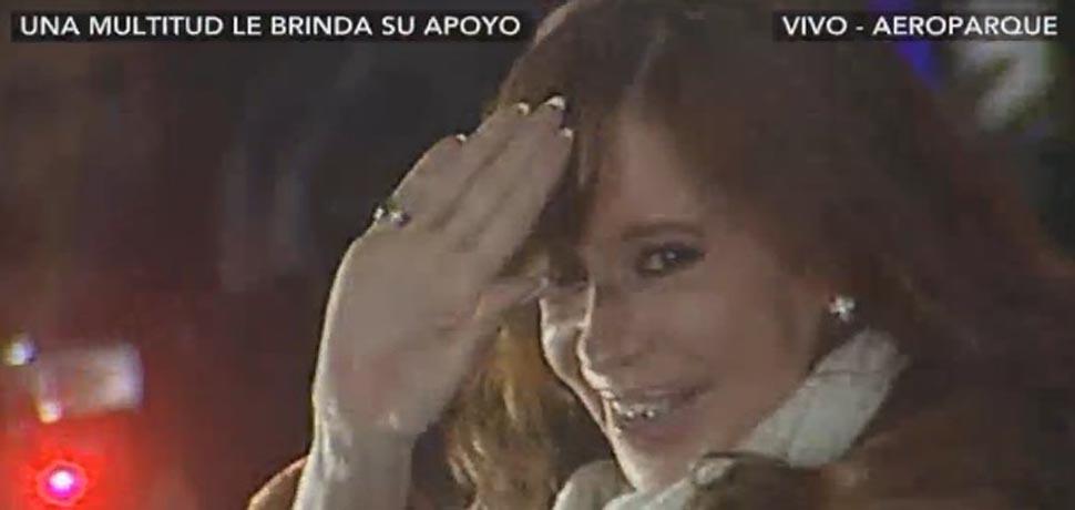 ARRIBÓ. Cristina llegó a Buenos Aires.FOTO CAPTURA DEL VIVO DE C5N.