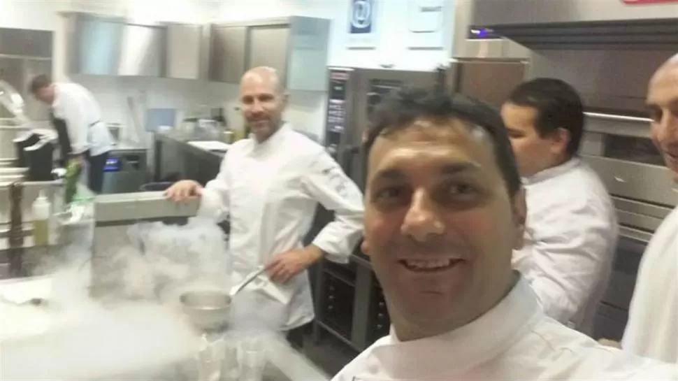 “ESTÁN TIRANDO TIROS”. Pudo escribir el chef argentino, Diego Rossini. foto de facebook