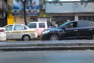 Un funcionario iba en un auto que chocó y luego quedó dormido al volante