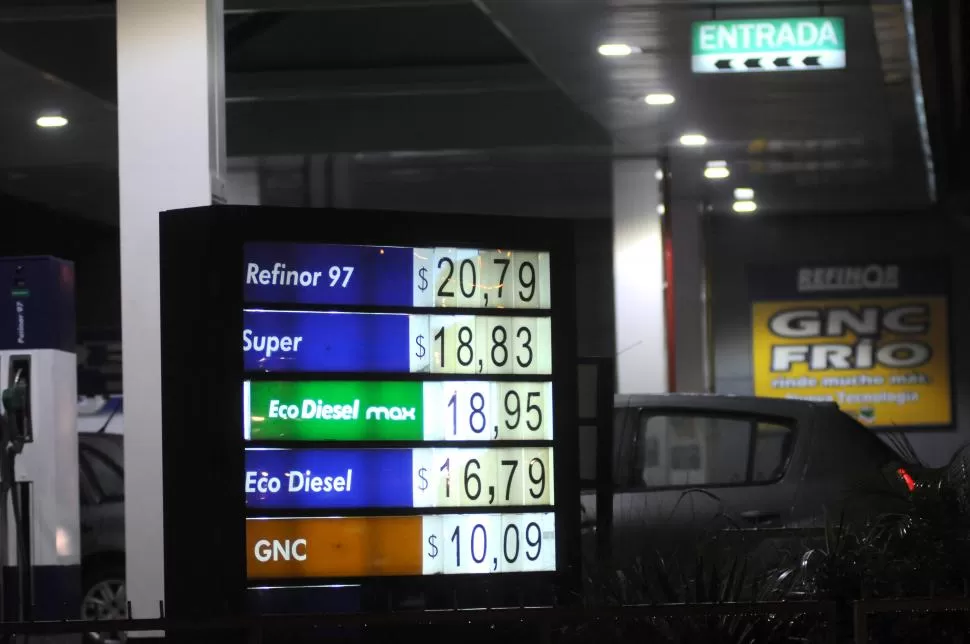 NUEVO ESQUEMA. Desde ayer, algunas expendedoras tucumanas exhiben el nuevo precio del metro cúbico de Gas Natural Comprimido (GNC). la gaceta / foto de analia jaramillo 