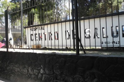 Dos hombres fueron baleados en Villa Carmela y en la capital