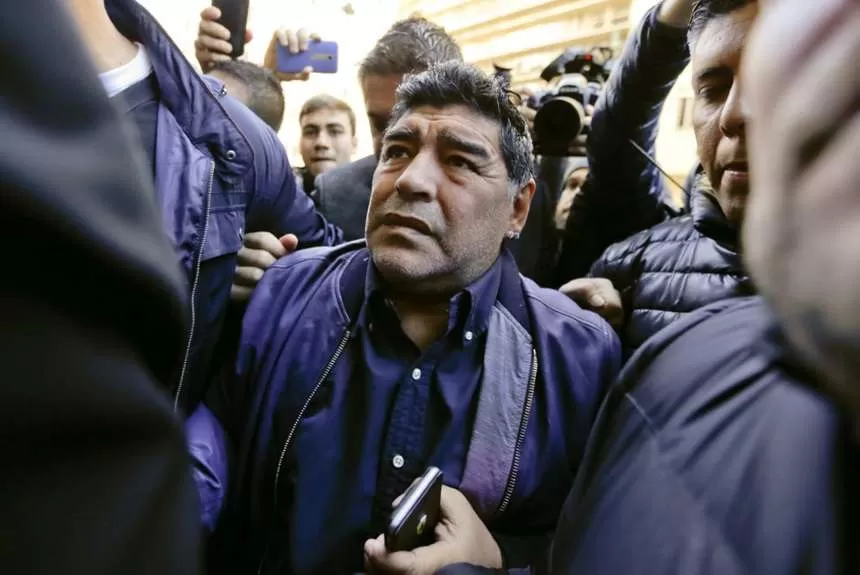 DÍA DE FURIA. Maradona “explotó” por la situación de la AFA. “Siguen los ‘hijos’ de Grondona manejando todo”, se quejó. foto de ole.com