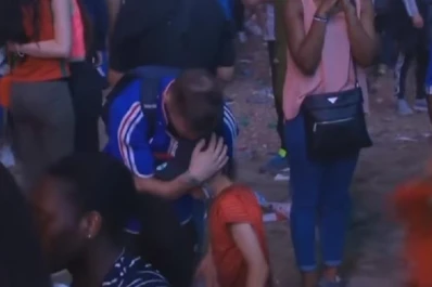 Eurocopa 2016: el tierno gesto de un niño portugués con un hincha de Francia tras la final