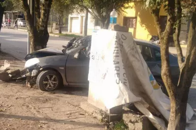 Un hombre de 60 años murió tras el impacto de un auto contra un árbol