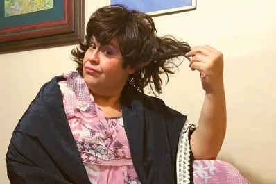 Folclore en el Virla y teatro de humor en el Alberdi