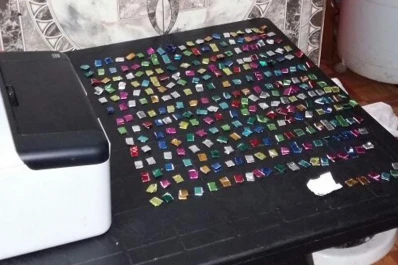Aprehendieron a cuatro hombres que llevaban 287 papelitos con droga
