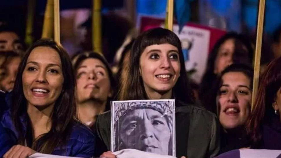Lo que faltaba: aparecieron los memes de los dólares de Florencia Kirchner