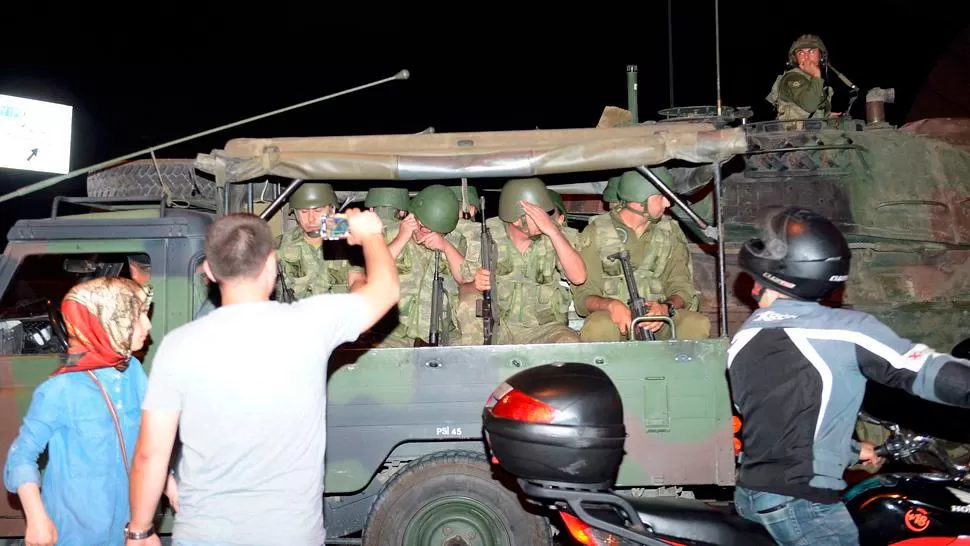 MILITARES. Erdogan aseguró que los soldados serán juzgados. REUTERS
