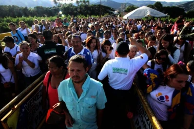 Colombia reabrió la frontera para que los venezolanos pasen a comprar