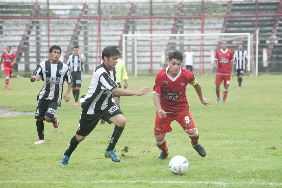 ARTILLERO. Ángel Ruiz Varvaro (9), convirtió uno de los goles en el triunfo que obtuvo San Antonio ante San Fernando. la gaceta / foto de FLORENCIA ZURITA