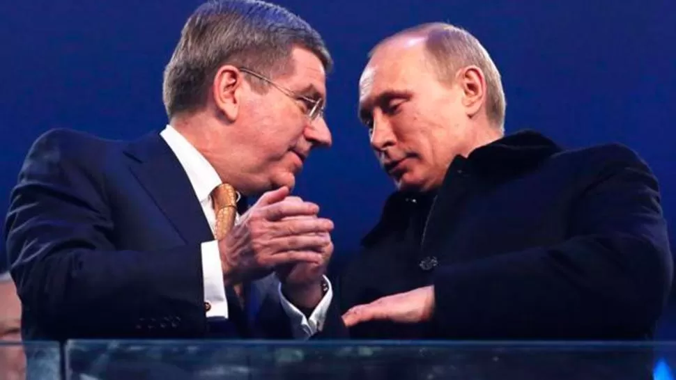 ACUERDO. Vladimir Putin y el Presidente del COI Thomas Bach. (EL MUNDO)